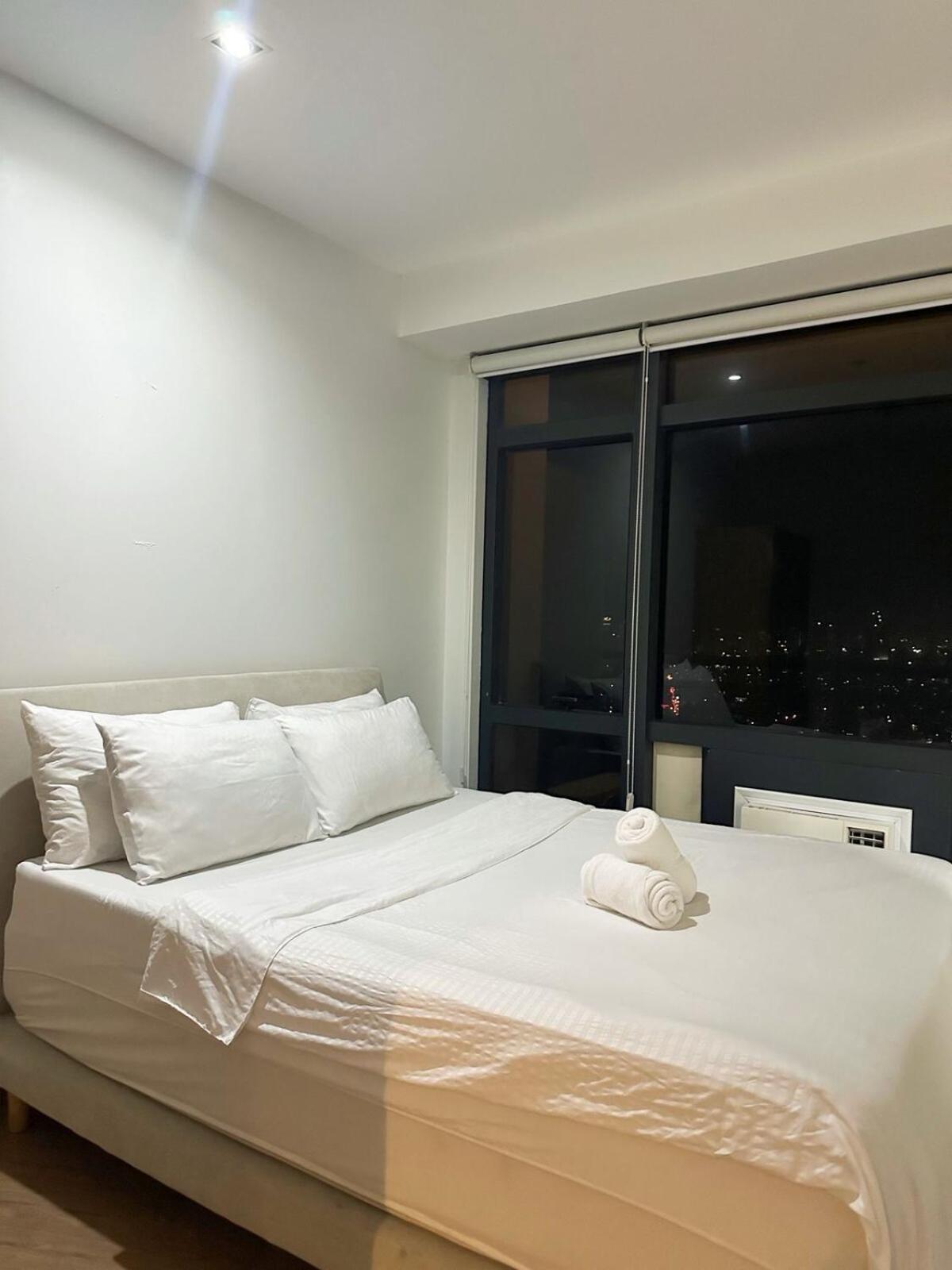 Minimalist 1 Bedroom Sunset View In Gramercy Apartment Manila