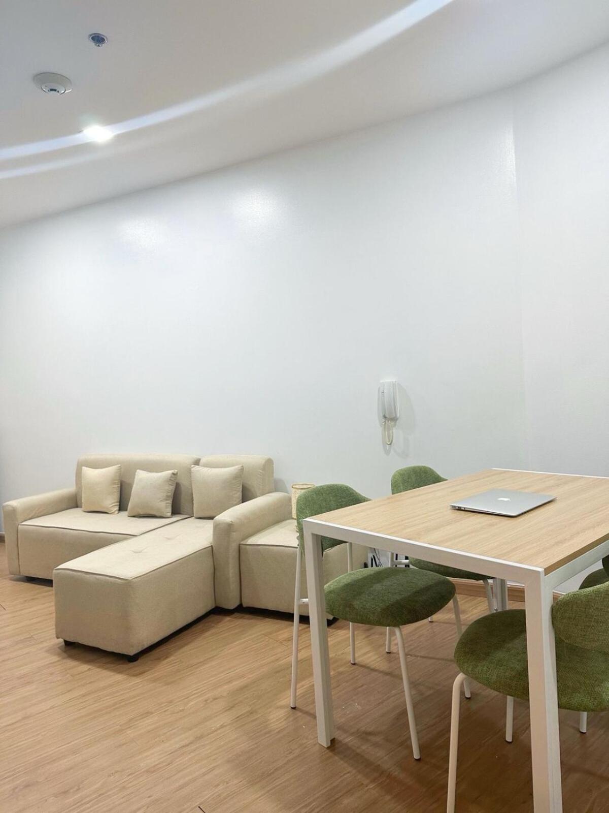 Minimalist 1 Bedroom Sunset View In Gramercy *