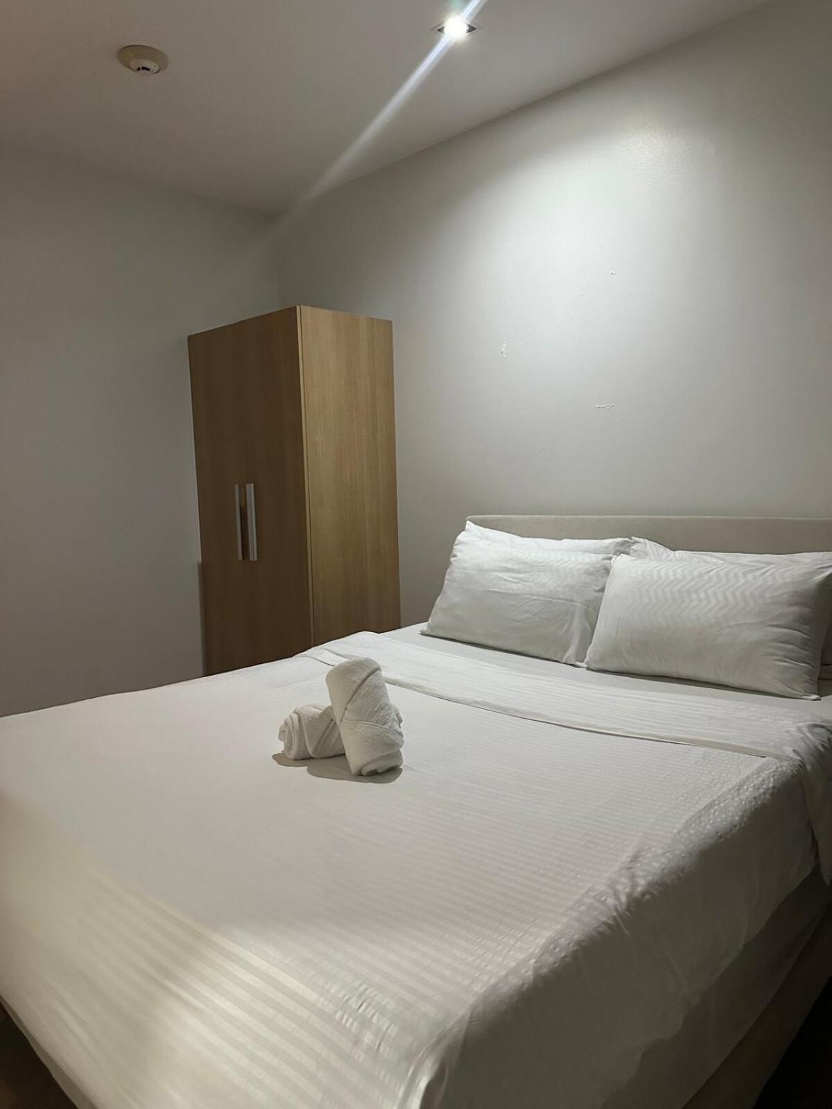 Minimalist 1 Bedroom Sunset View In Gramercy Apartment Manila